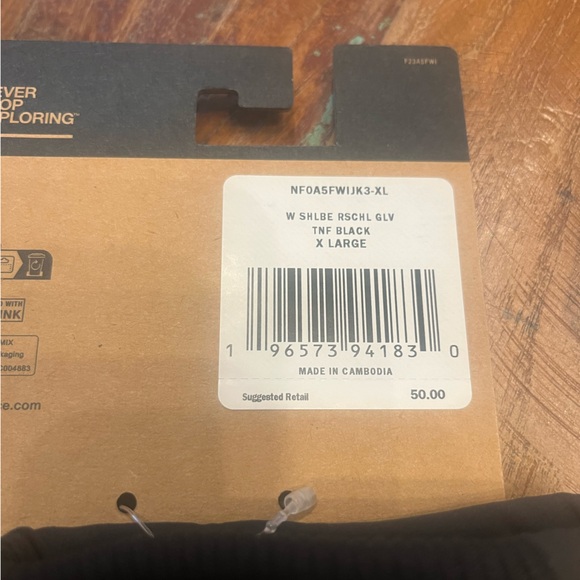 NWT North Face Women’s Shelbe Raschel Etip Gloves - Picture 4 of 5